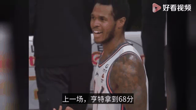 本泽马场边指挥情绪激动，莫德里奇队员怒摔水瓶的简单介绍